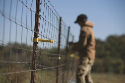 barbed wire electric fence