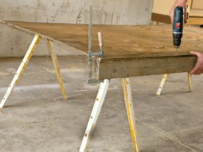 Screw on the 2 x 4 frame