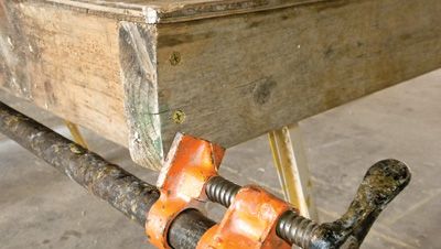 Screw the 2 x 4 corners