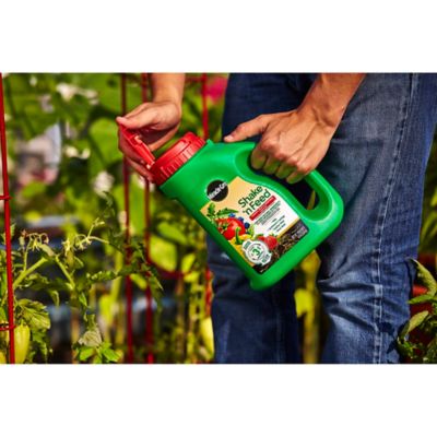 Image showing  4.5 lb. Shake 'N Feed Tomato Fruit and Vegetable Plant Food