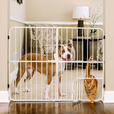 Carlson 32 in. Big Tuffy Expandable Metal Pet Gate, 26 in. to 38 in. W