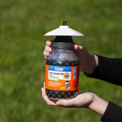 Image showing 9 th TERRO Fly Magnet Reusable Trap with Bait, 1 qt.