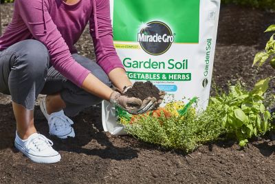 Miracle Gro Garden Soil For Vegetables And Herbs 1 5 Cu Ft At Tractor Supply Co