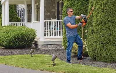 Image showing 5 th Black & Decker 20 in. 3.8A Corded Hedge Trimmer