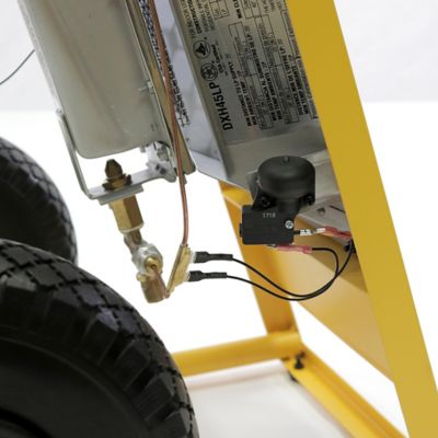 Image showing 6 th DEWALT 45,000 BTU Portable Radiant Propane Heater