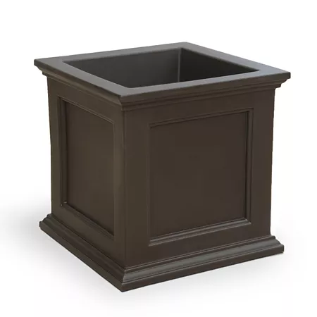 Mayne 9.5 gal Fairfield Polyethylene Patio Planter 20-in x 20-in Planters