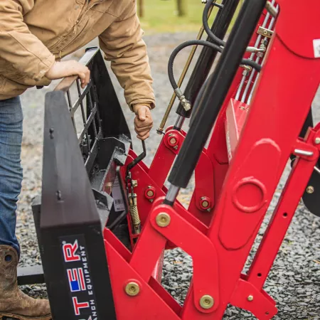 Quick attachment of the Tarter pallet fork Hauling Attachments