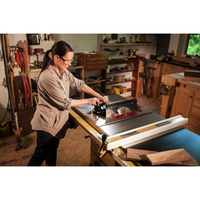 Image showing 4 th Powermatic PM1000 Table Saw, 1.75 HP, 1 Ph, 115V, 52 in. Accufence System