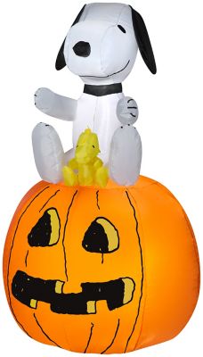 Gemmy Airblown Snoopy and Woodstock on Pumpkin Inflatable, Self-Inflates