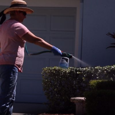 Image showing  G499 32-ounce Select 'n Spray Lawn & Garden Hose-end Sprayer