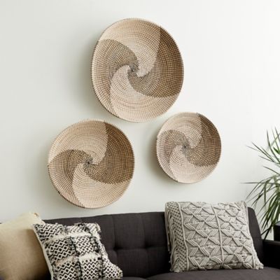 Harper & Willow Round Black and White Swirl Natural Round Sea-Grass Wall Decor Trays, 28.5 in, 23.5 in., 20 in, 3 pc.