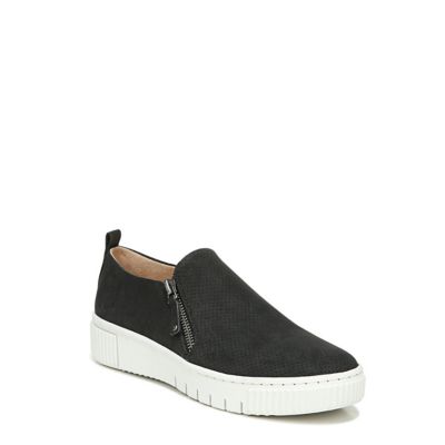 narrow toe box shoes
