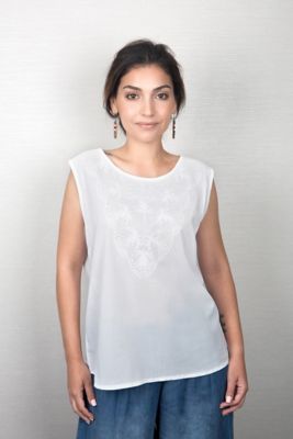 Ribbon Heart Sleeveless Top with V Line Embroidery