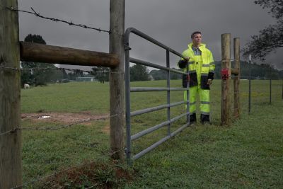 Image showing 8 th John Deere Men's Hi-Vis Rain Suit