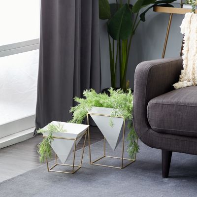 Harper & Willow White Metal Indoor Outdoor Planter with Removable Stand Set of 2 14