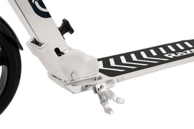 Image showing 5 th Razor Kids' A5 DLX Scooter, Ages 5 and Up, Silver