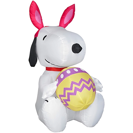 Gemmy Airblown Snoopy Holding Egg Decor