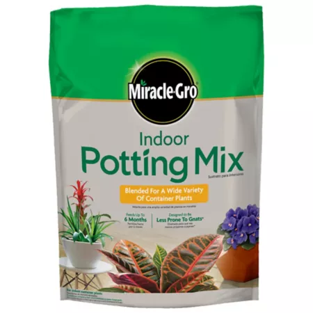 Miracle-Gro 6 quart Indoor potting soil Potting Soil