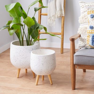 Harper & Willow Set of 2 White MgO Contemporary Planter 17 in., 15 in.H