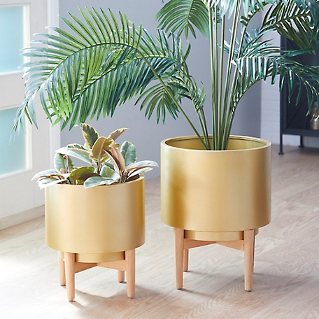 Cosmoliving by Cosmopolitan Set of 2 Gold Metal Planter 20 in., 16 in.H