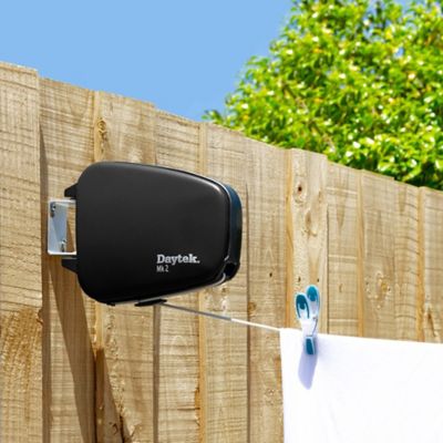 Daytek Single Retractable Clothesline, Black