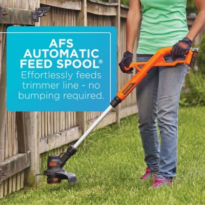 Image showing 6 th Black & Decker 8 pc. 20V MAX Axial Leaf Blower and String Trimmer/Edger Kit