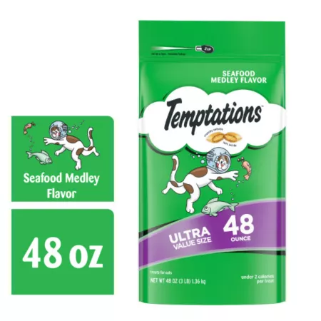 Temptations Classic Crunchy and Soft Seafood Blend Flavored Cat Treats 48 oz Poached Cat Crunchy Treats