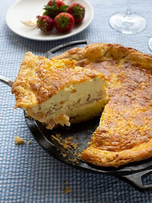 Image showing 5 th Lodge Cast Iron 9 in. Seasoned Pie Pan