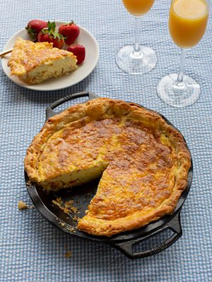 Image showing 6 th Lodge Cast Iron 9 in. Seasoned Pie Pan