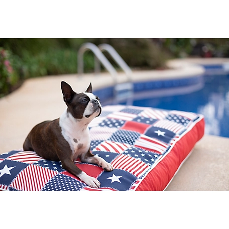 Snoozer Indoor/Outdoor Rectangle Dog Bed, Starpatch/Red Diamond