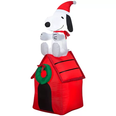 Gemmy Airblown Outdoor Inflatable Snoopy on Dog Kennel Garden Art & Statues