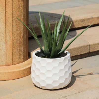 LuxenHome MGO Geometric Design Round Indoor/Outdoor Planter, White