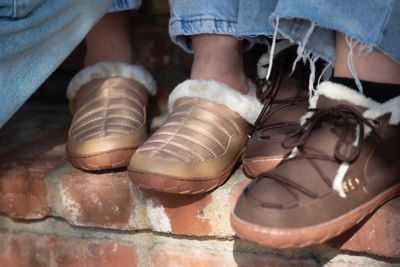 Image showing 4 th Flojos Women's Lexie Quilted Slippers