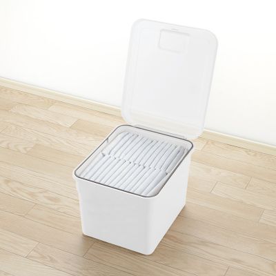 Image showing 5 th Richell Pet Stuff Container, Medium