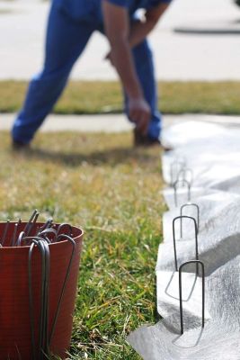 Image showing  6 in. 11-Gauge Galvanized Sod Staples Landscape Staples, Garden and Fence Stake, Heavy-Duty, 1,000 ct.