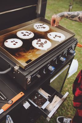 Image showing 6 th Razor 3-Burner Portable Propane Gas Flat Top Griddle with Lid, 400 sq. in., Black