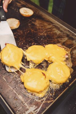 Image showing 8 th Razor 3-Burner Propane Gas Cart Flat Top Griddle with Side Shelf and Lid, 400 sq. in., Black