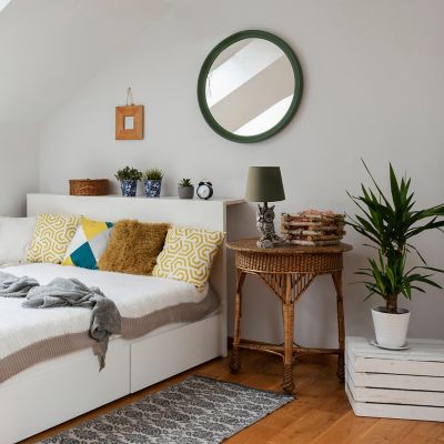 Simple Designs Woodland Contemporary Polyresin Gazing Night Owl Novelty Bedside Table Desk Lamp with Tapered Drum Fabric Shade