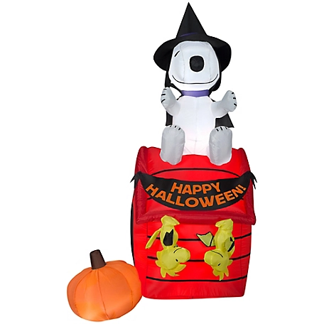 Gemmy Airblown Snoopy Halloween House with Leds