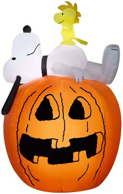 GemmyAirblown Snoopy and Woodstock on Pumpkin