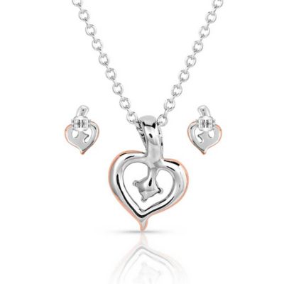 Image showing  Heart on the Line Jewelry Set