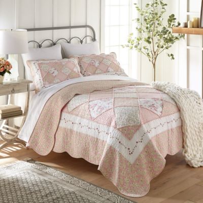 Image showing  Strawberry Garden Quilt Set