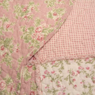 Image showing  Strawberry Garden Quilt Set