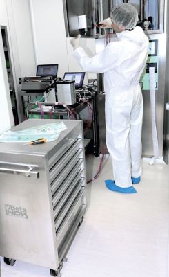 Image showing 2 th Beta Tools C04TSS/7 Stainless Steel Mobile Roller Cabinet with 7 Drawers