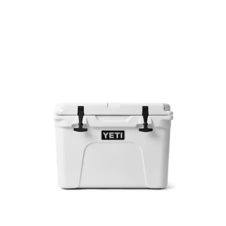 YETI 24 quart Tundra 35 Hard Cooler Chest Coolers