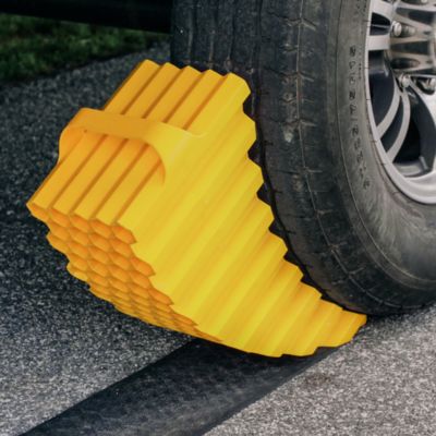 Image showing 5 th Camco Curved Trailer-Aid with Chock and Pad