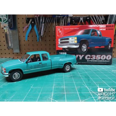 Image showing 9 th AMT 1:25 Scale Model Kit - 1996 Chevrolet C-3500 Dually Pickup - 46 Parts