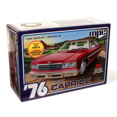 MPC 1:25 Scale Model Kit - 1976 Chevy Caprice w/Trailer 2T - 114+ Parts