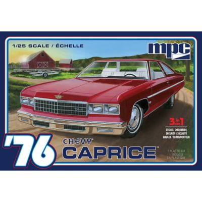 Image showing 9 th MPC 1:25 Scale Model Kit - 1976 Chevy Caprice w/Trailer 2T - 114+ Parts