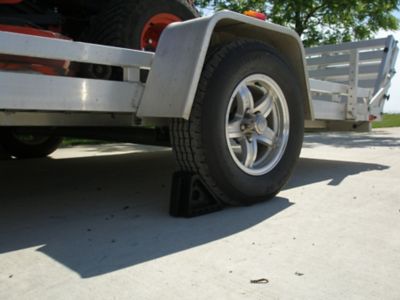 Image showing 5 th Shop Tuff Solid Rubber Wheel Chock - 8 pack STF-864RCI-8PK